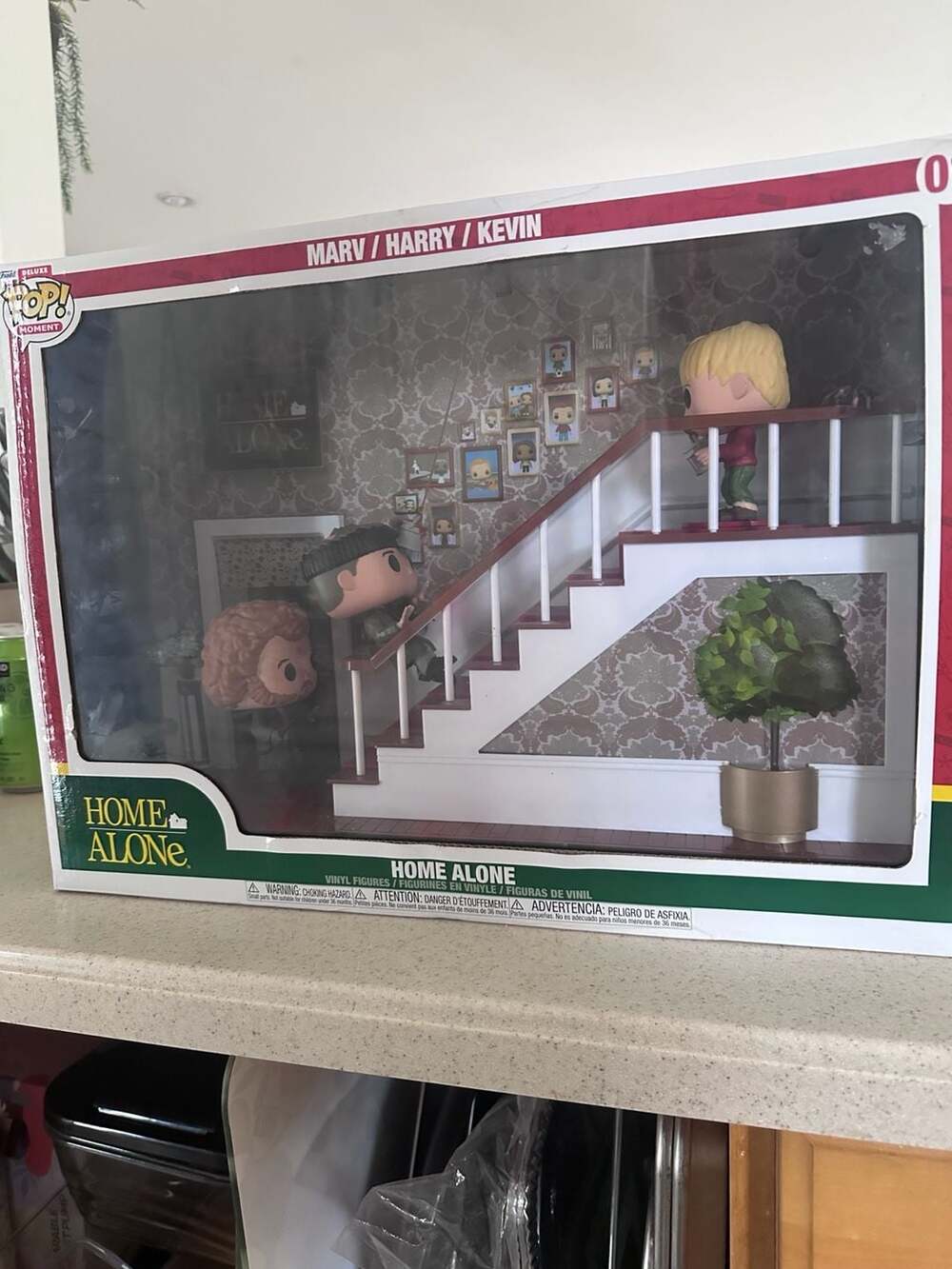 Funko Pop! Deluxe Moment: Home Alone Staircase Scene - Marv, Harry, and Kevin Vi